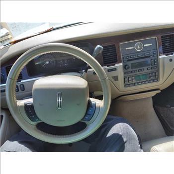 2006 Lincoln Town Car (Hartford, CT 06114)