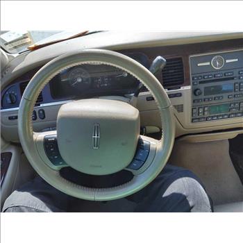 2006 Lincoln Town Car (Hartford, CT 06114)