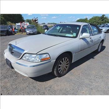 2006 Lincoln Town Car (Hartford, CT 06114)