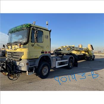 2006 Mercedes-Benz Actros 2040 AS #90143 & Overaasen Trailer Runway Sweeper RS400 (Newark Airport)