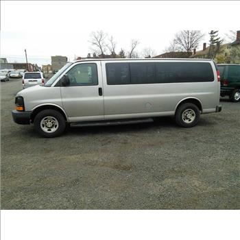 2009 Chevrolet Express 12 Passenger Van (Hartford, CT 06114)