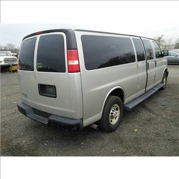 2009 Chevrolet Express 12 Passenger Van (Hartford, CT 06114)