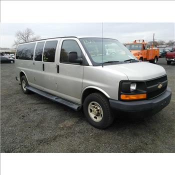 2009 Chevrolet Express 12 Passenger Van (Hartford, CT 06114)