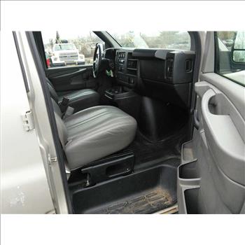 2009 Chevrolet Express 12 Passenger Van (Hartford, CT 06114)