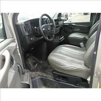 2009 Chevrolet Express 12 Passenger Van (Hartford, CT 06114)