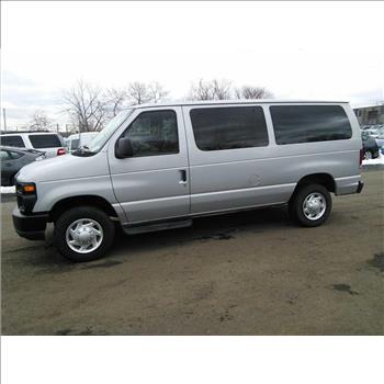 2009 Ford E-350 12 Passenger Van (Hartford, CT 06114)