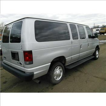 2009 Ford E-350 12 Passenger Van (Hartford, CT 06114)