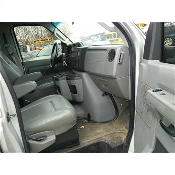 2009 Ford E-350 12 Passenger Van (Hartford, CT 06114)