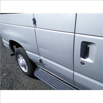 2009 Ford E-350 12 Passenger Van (Hartford, CT 06114)