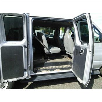 2009 Ford E-350 12 Passenger Van (Hartford, CT 06114)