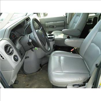 2009 Ford E-350 12 Passenger Van (Hartford, CT 06114)