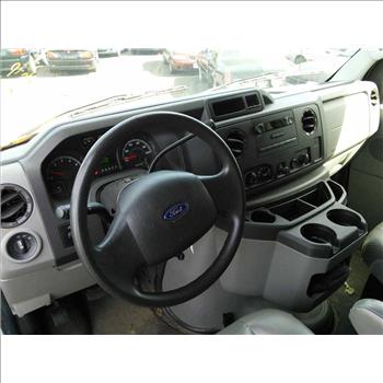2009 Ford E-350 12 Passenger Van (Hartford, CT 06114)