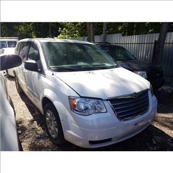 2010 Chryslar Town & Country (Staten Island, NY 10309)