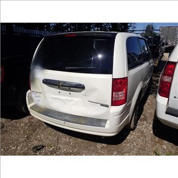 2010 Chryslar Town & Country (Staten Island, NY 10309)