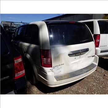 2010 Chryslar Town & Country (Staten Island, NY 10309)