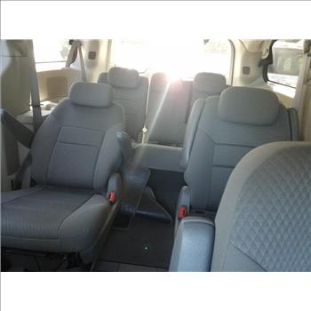 2010 Chryslar Town & Country (Staten Island, NY 10309)