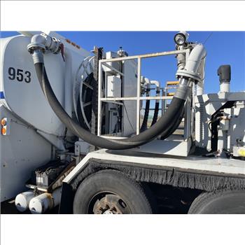 2011 Crane Carrier (Newark, NJ 07114)