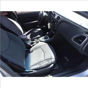 2013 Chrysler 200 (Hartford, CT 06114)