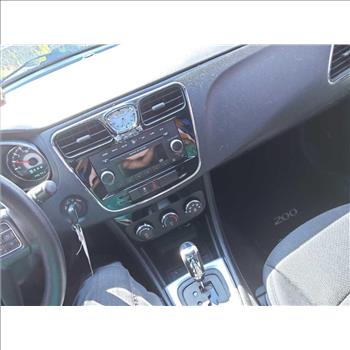 2013 Chrysler 200 (Hartford, CT 06114)