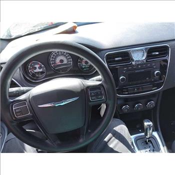 2013 Chrysler 200 (Hartford, CT 06114)