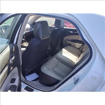 2013 Chrysler 300 (Hartford, CT 06114)