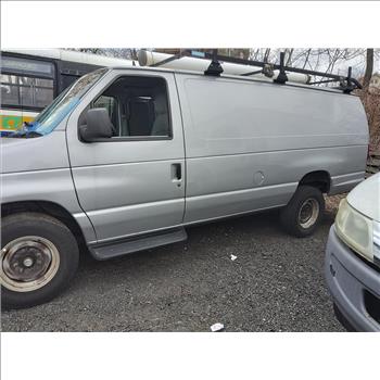 2013 Ford E-350 (Hartford, CT 06114)