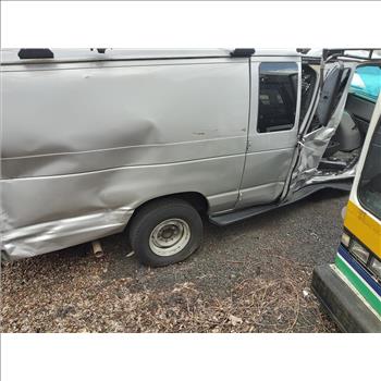 2013 Ford E-350 (Hartford, CT 06114)