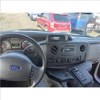2016 Ford E-450 (Hartford, CT 06114)