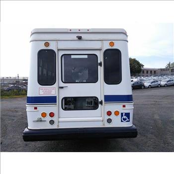 2016 Ford E450 Paratransit Bus (Hartford, CT 06114)