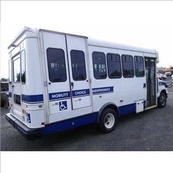 2016 Ford E450 Paratransit Bus (Hartford, CT 06114)