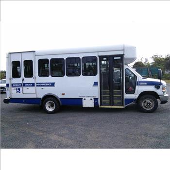 2016 Ford E450 Paratransit Bus (Hartford, CT 06114)