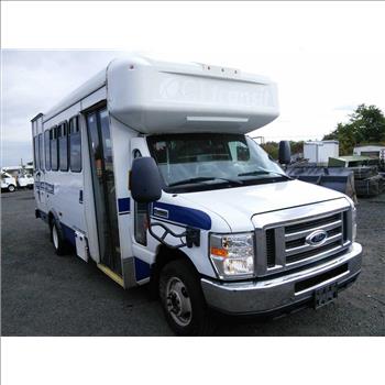 2016 Ford E450 Paratransit Bus (Hartford, CT 06114)