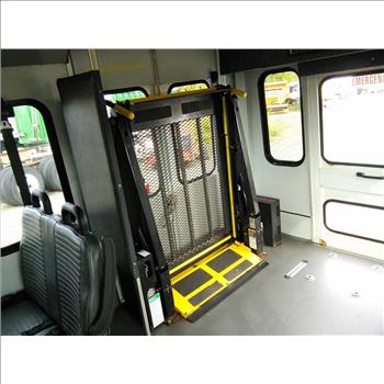 2016 Ford E450 Paratransit Bus (Hartford, CT 06114)