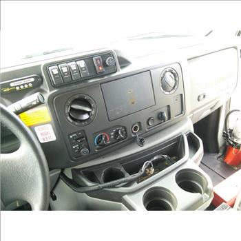 2016 Ford E450 Paratransit Bus (Hartford, CT 06114)