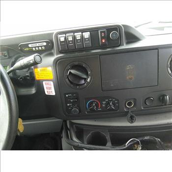 2016 Ford E450 Paratransit Bus (Hartford, CT 06114)