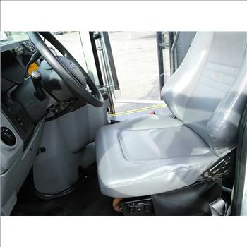 2016 Ford E450 Paratransit Bus (Hartford, CT 06114)