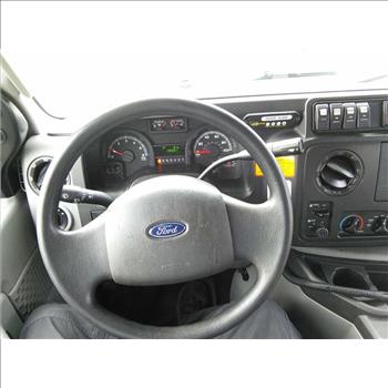 2016 Ford E450 Paratransit Bus (Hartford, CT 06114)