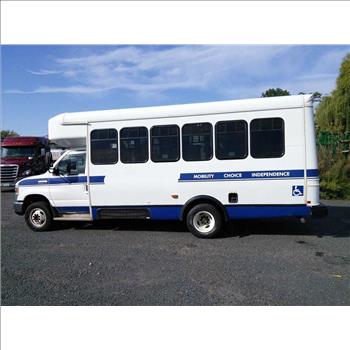 2016 Ford E450 Paratransit Bus (Hartford, CT 06114)