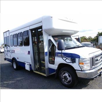 2016 Ford E450 Paratransit Bus (Hartford, CT 06114)