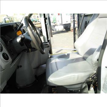 2016 Ford E450 Paratransit Bus (Hartford, CT 06114)