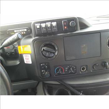 2016 Ford E450 Paratransit Bus (Hartford, CT 06114)