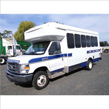 2016 Ford E450 Paratransit Bus (Hartford, CT 06114)