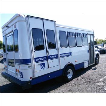 2016 Ford E450 Paratransit Bus (Hartford, CT 06114)
