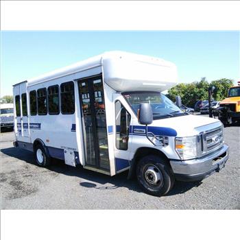 2016 Ford E450 Paratransit Bus (Hartford, CT 06114)