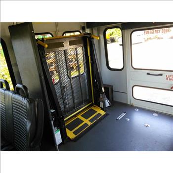 2016 Ford E450 Paratransit Bus (Hartford, CT 06114)
