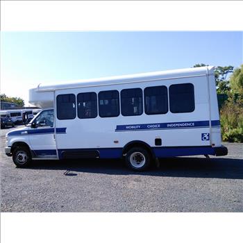 2016 Ford E450 Paratransit Bus (Hartford, CT 06114)