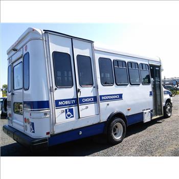 2016 Ford E450 Paratransit Bus (Hartford, CT 06114)