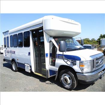 2016 Ford E450 Paratransit Bus (Hartford, CT 06114)
