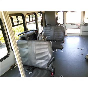 2016 Ford E450 Paratransit Bus (Hartford, CT 06114)
