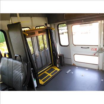2016 Ford E450 Paratransit Bus (Hartford, CT 06114)